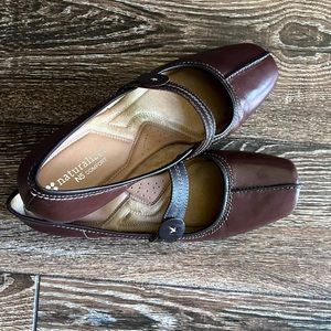 NATURALIZER N5 comfort brown close toe wedges